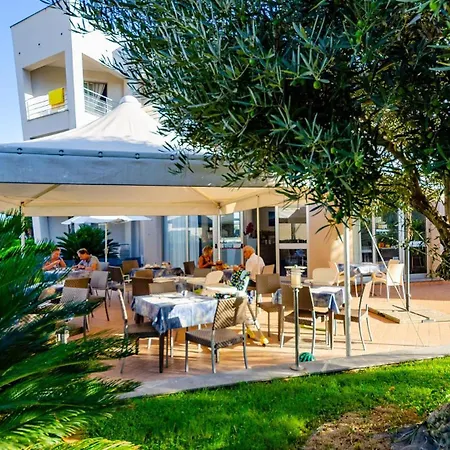 阿斯特罗套房酒店 4*