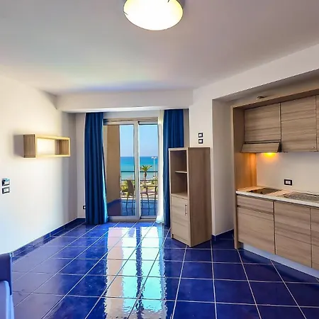 阿斯特罗套房酒店 切法卢