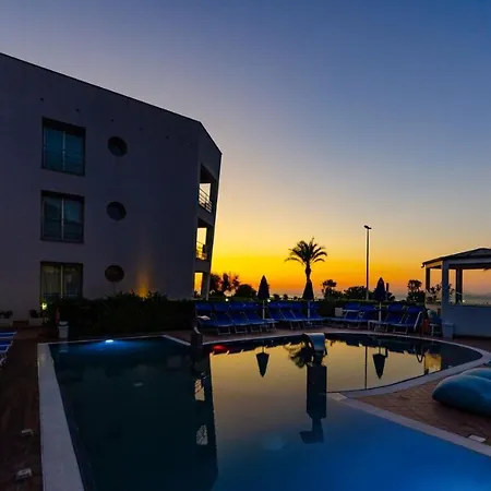 阿斯特罗套房酒店 4*