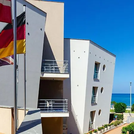 阿斯特罗套房酒店 4*