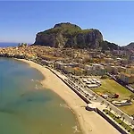 Astro 4* Cefalu