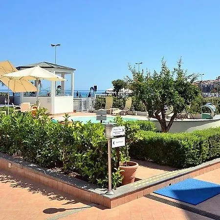 Astro Hotel 4*