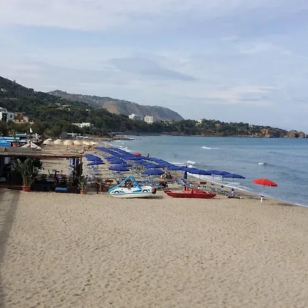 Astro 4* Cefalù
